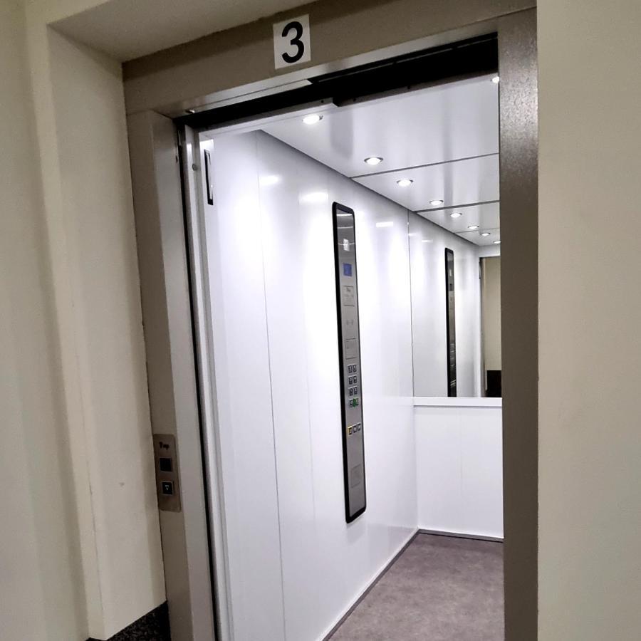 Apple Apartments - Wroblewskiego Prywatne Miejsce Parkingowe Lodz  Luaran gambar