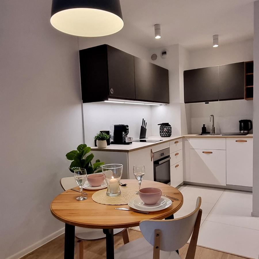 Apple Apartments - Wroblewskiego Prywatne Miejsce Parkingowe Lodz  Luaran gambar