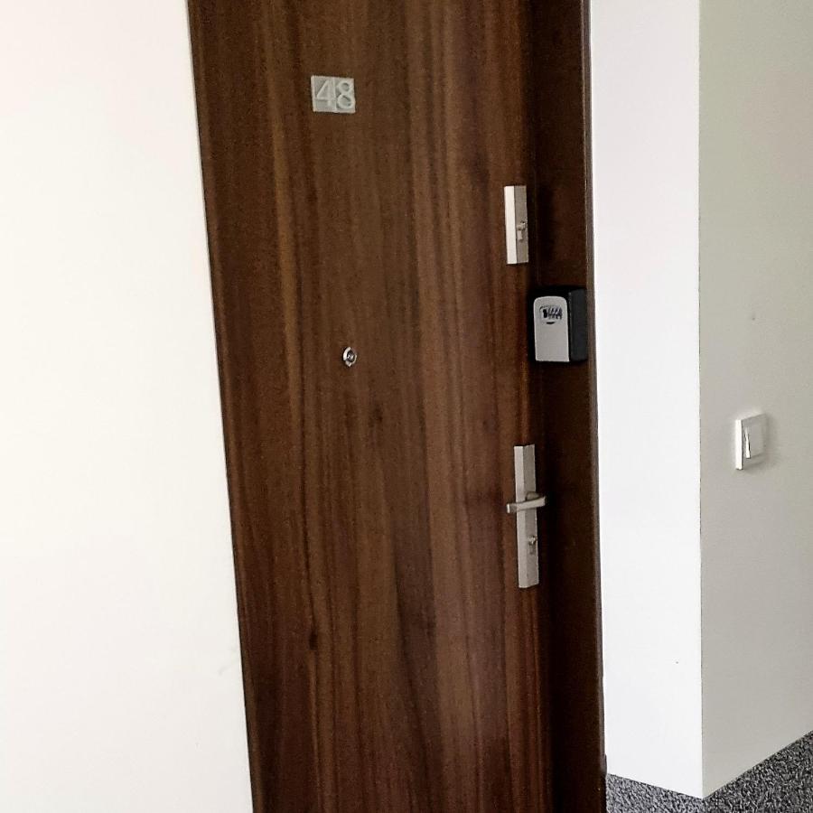 Apple Apartments - Wroblewskiego Prywatne Miejsce Parkingowe Lodz  Luaran gambar