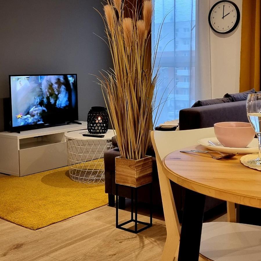 Apple Apartments - Wroblewskiego Prywatne Miejsce Parkingowe Lodz  Luaran gambar