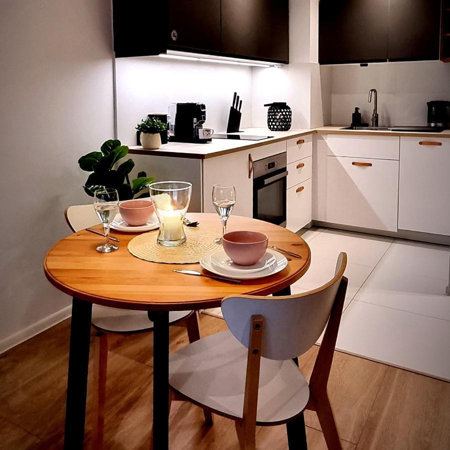 Apple Apartments - Wroblewskiego Prywatne Miejsce Parkingowe Lodz  Luaran gambar